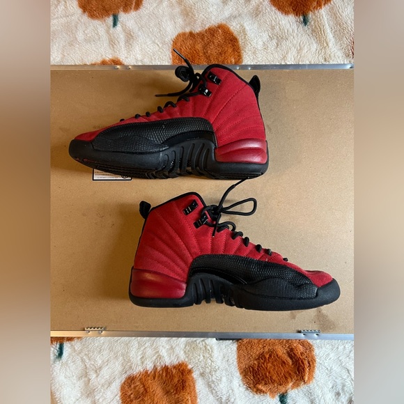 Reverse Flu Game Jordan 12 Retro - Picture 2 of 7